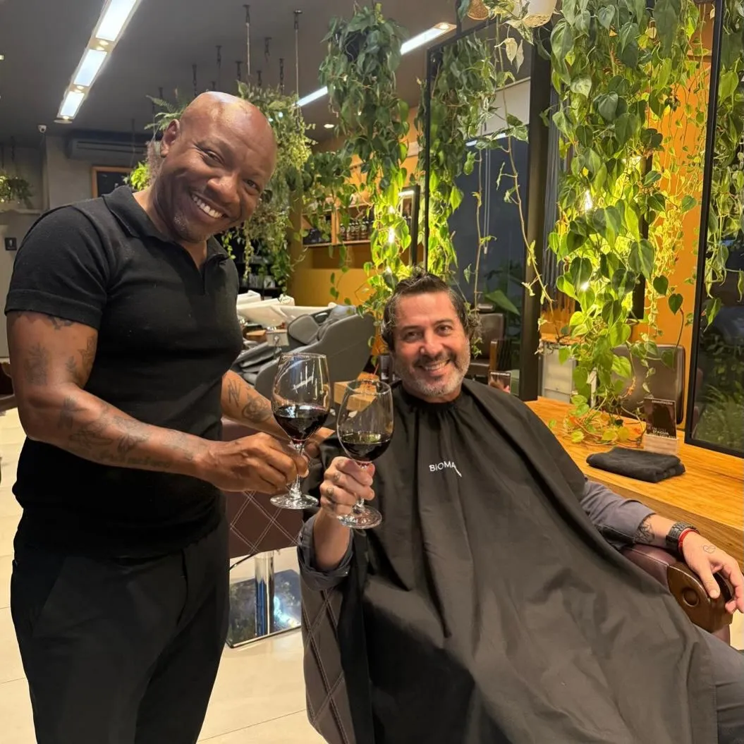 Detalhe de mechas e coloração personalizada